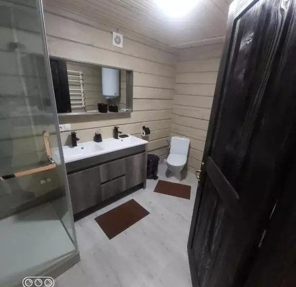 Retkeilymaja Berloga Sinevir