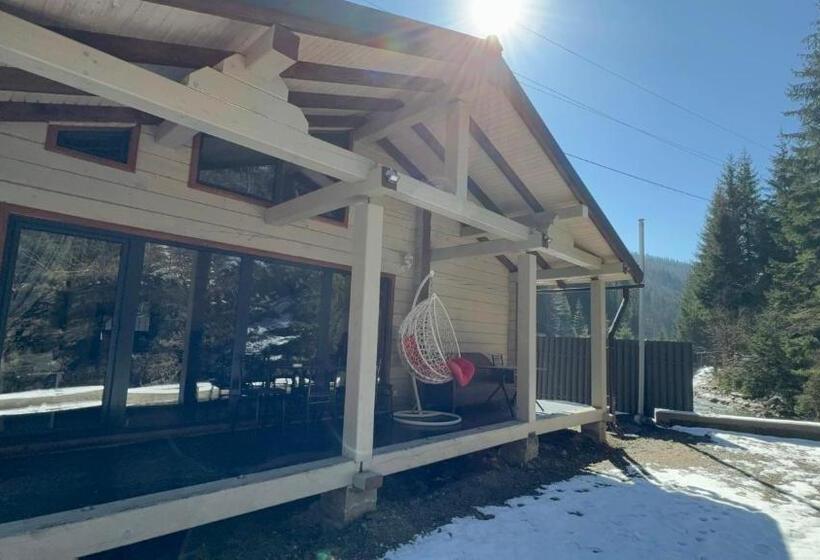 호스텔 Berloga Sinevir