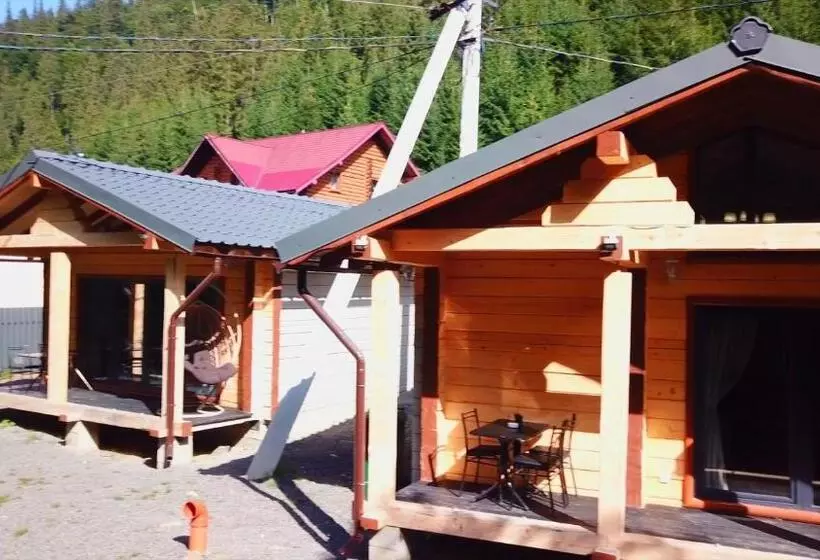 Retkeilymaja Berloga Sinevir