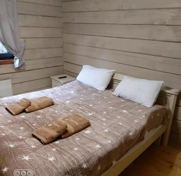 Retkeilymaja Berloga Sinevir