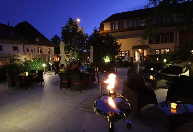 Hotelli Gasthof Bären Oberbipp