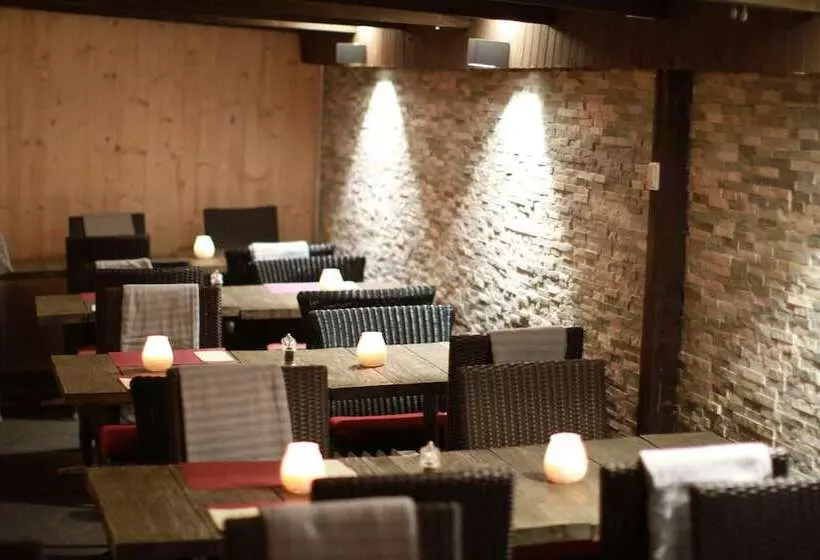 Hotelli Gasthof Bären Oberbipp