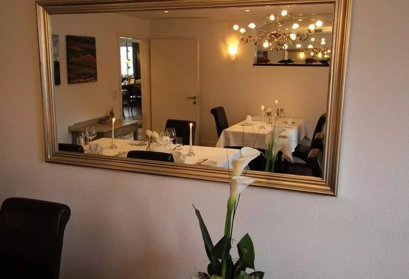 Hotelli Gasthof Bären Oberbipp