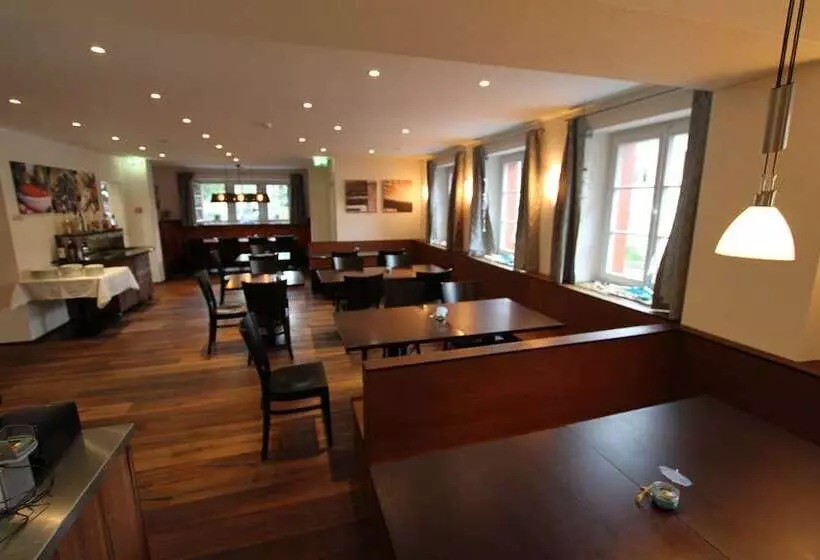 Hotelli Gasthof Bären Oberbipp