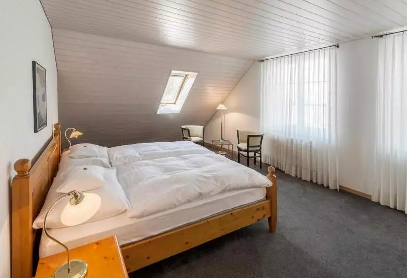 Hotelli Gasthof Kreuz Mühledorf