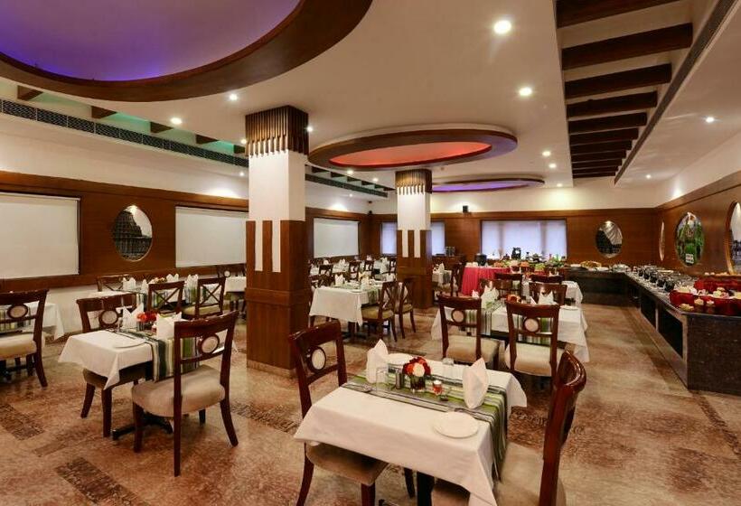 ホテル Keshav Clarks Inn Gadag