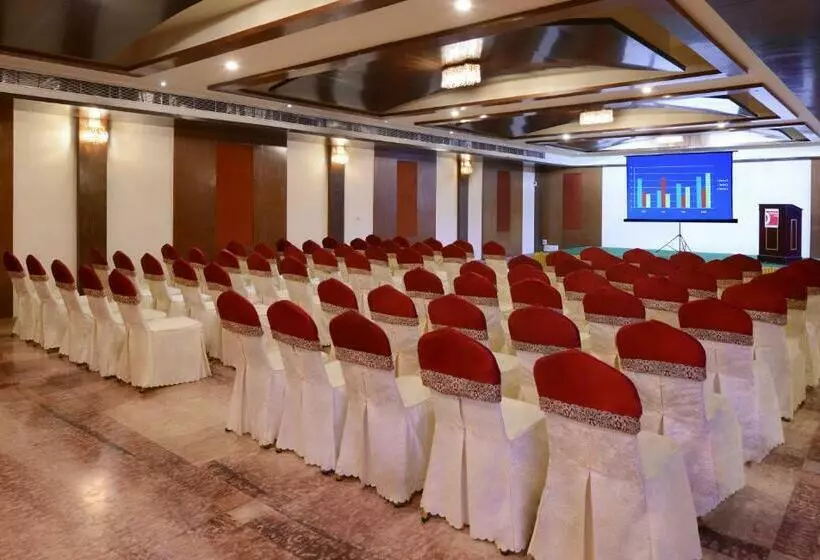 Hotelli Keshav Clarks Inn Gadag