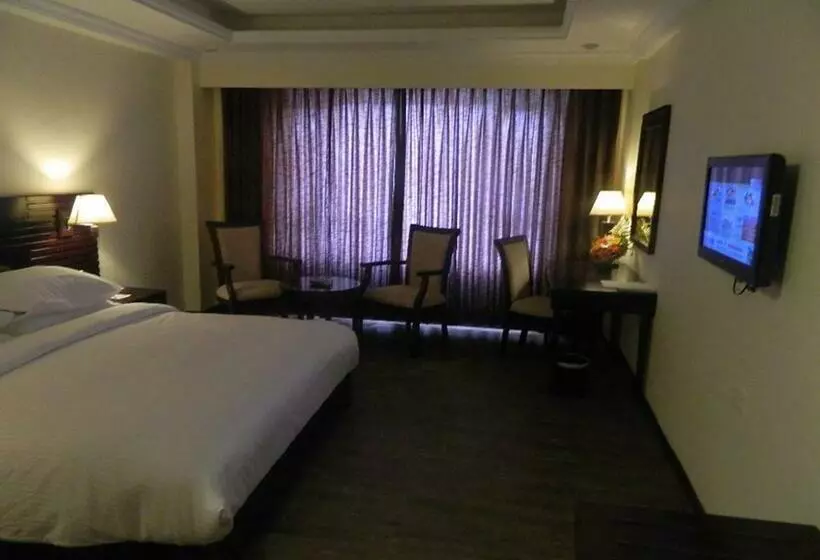 Hotelli Keshav Clarks Inn Gadag