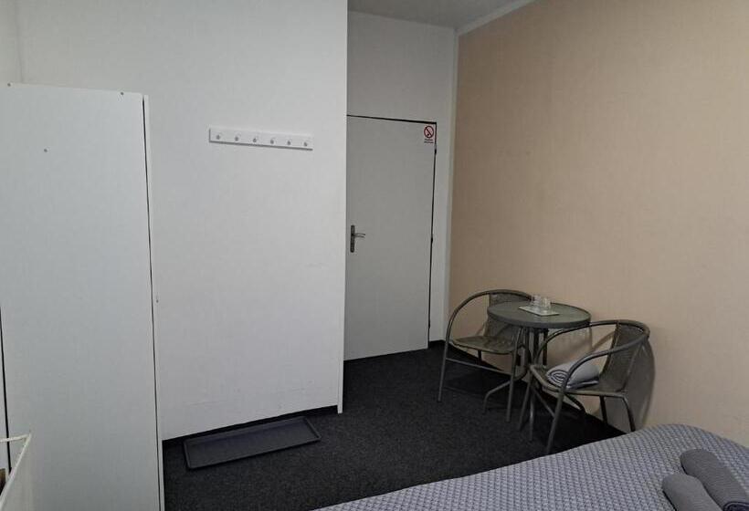 Hotel Pension U Johnů