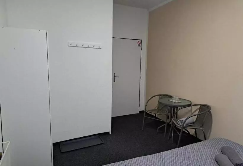 Hotelli Pension U Johnů