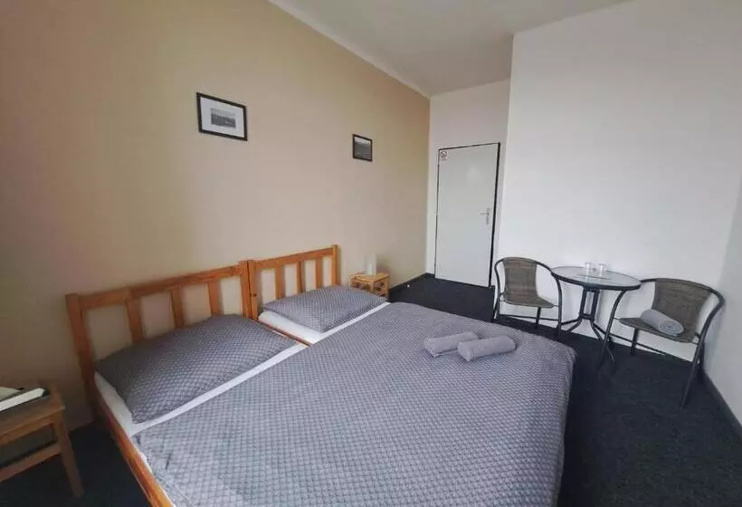 Hotelli Pension U Johnů