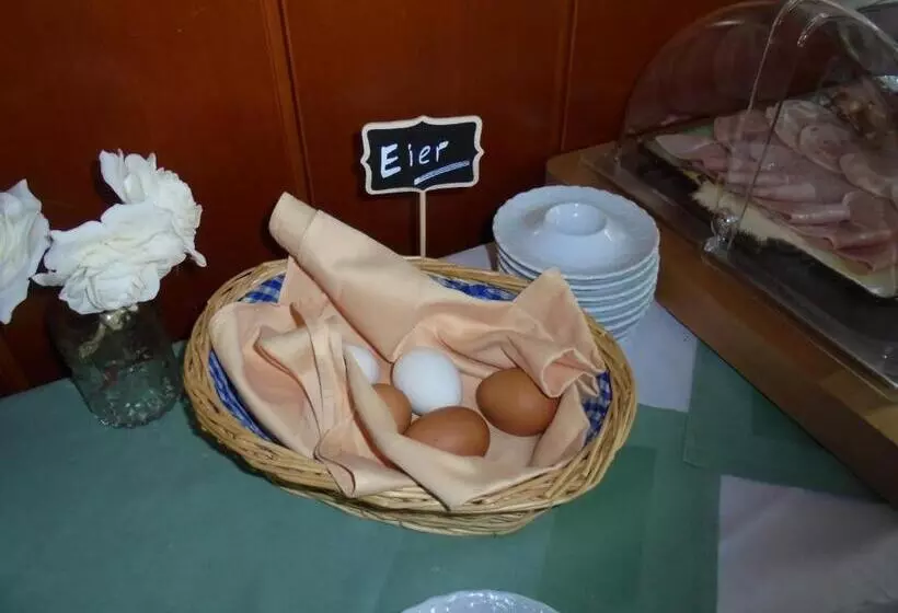 Hotelli & Restaurant Am Rosenhügel