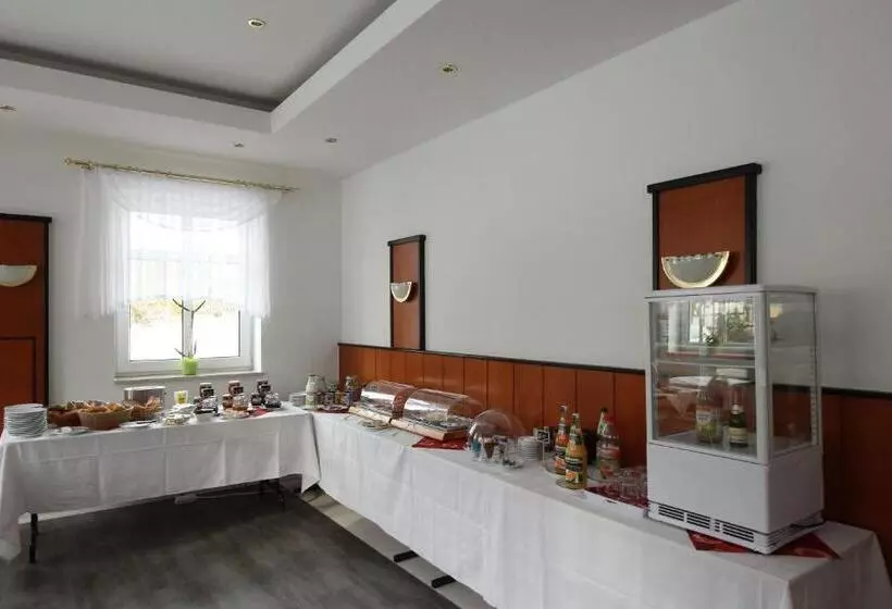 Hotelli & Restaurant Am Rosenhügel