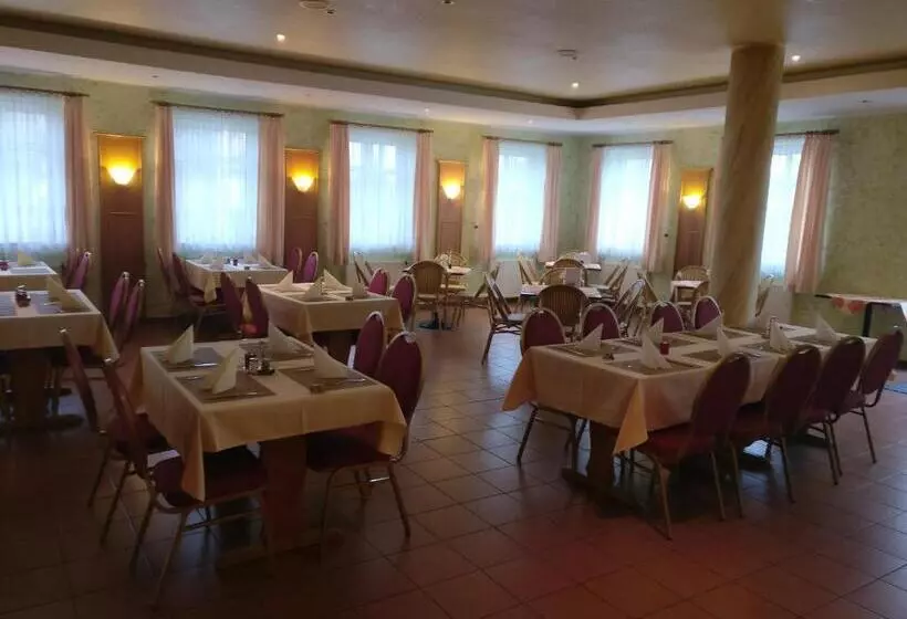 Hotelli & Restaurant Am Rosenhügel