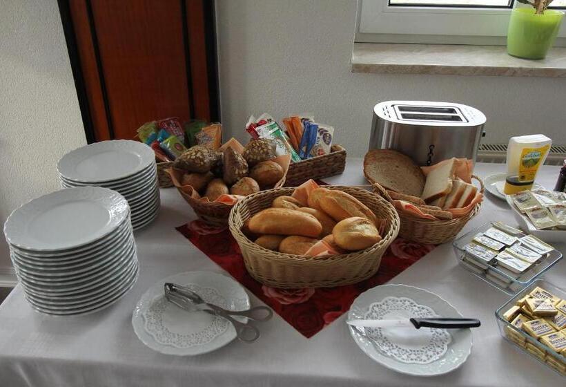 Отель & Restaurant Am Rosenhügel