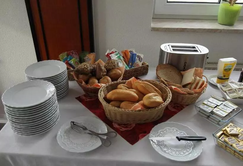 Hotelli & Restaurant Am Rosenhügel