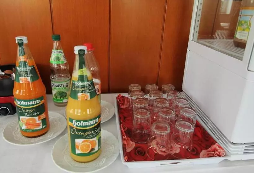 Hotelli & Restaurant Am Rosenhügel