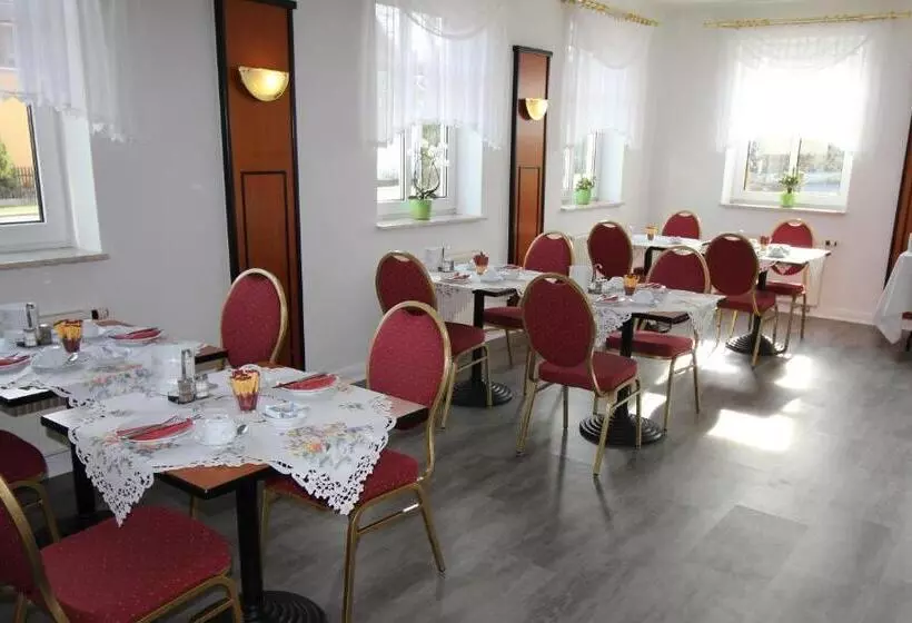 Hotelli & Restaurant Am Rosenhügel