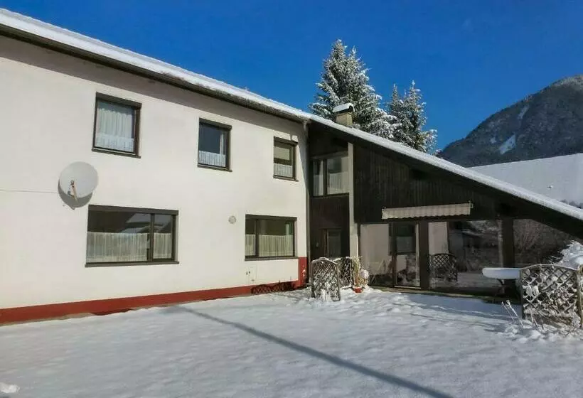 Majatalo Haus Tapestry