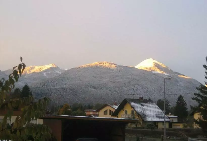 Majatalo Haus Tapestry