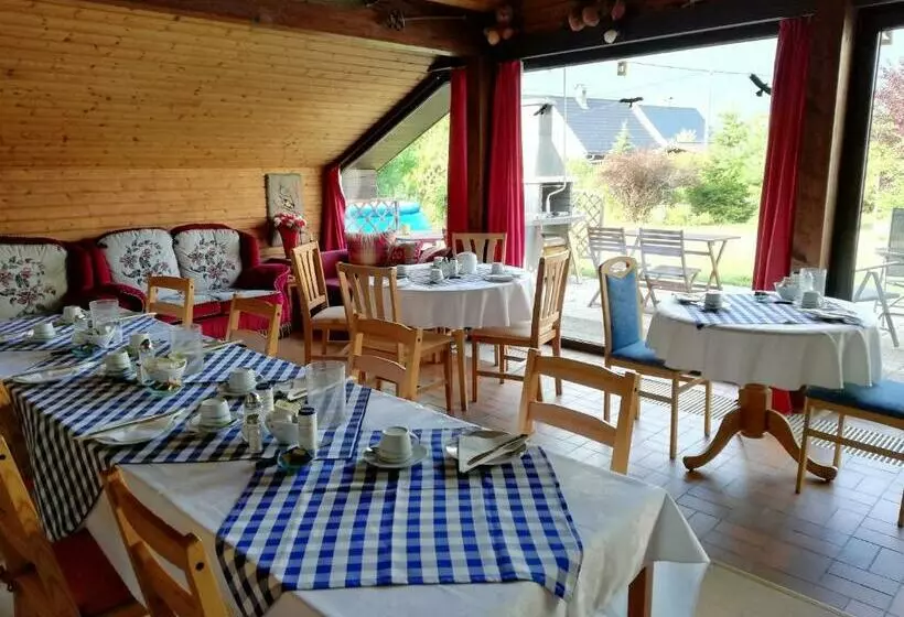 Majatalo Haus Tapestry