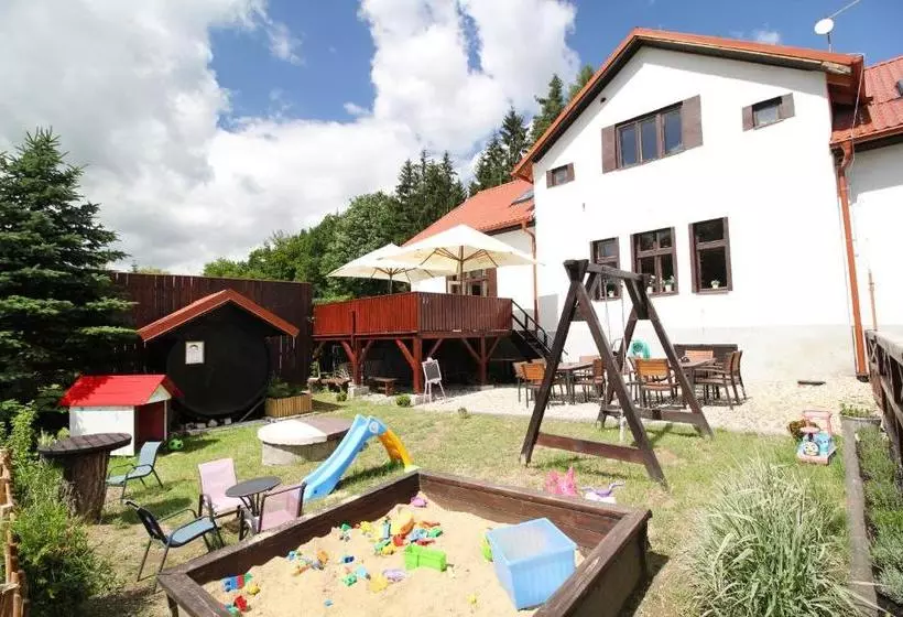 ペンション Penzion A Restaurace Hostinec Na Letné