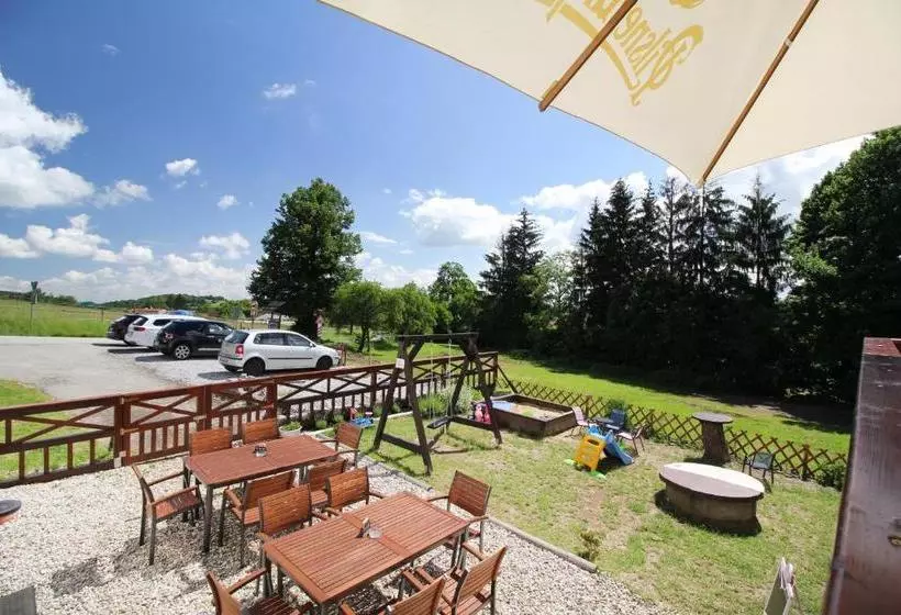 ペンション Penzion A Restaurace Hostinec Na Letné