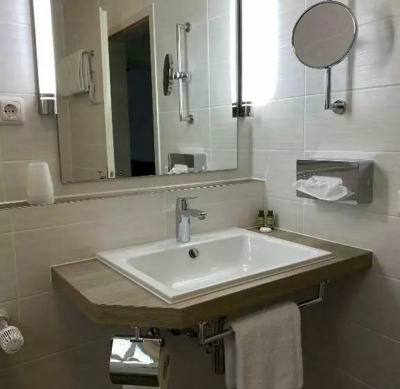 Majatalo Zur Rennbahn