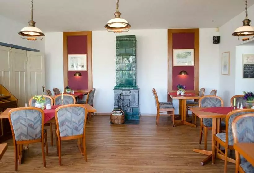 Majatalo Zur Rennbahn