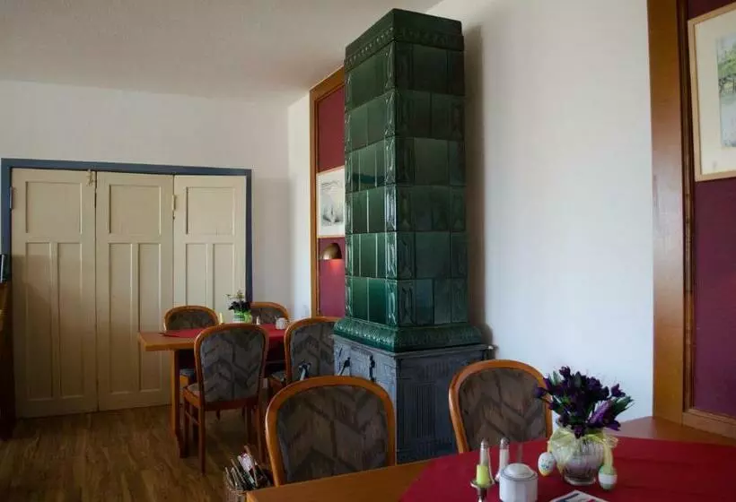 Majatalo Zur Rennbahn