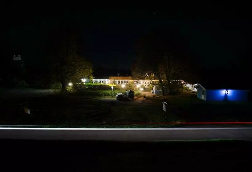 Majatalo Zur Rennbahn