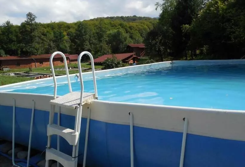 استراحتگاه Complex Pastravaria Albota