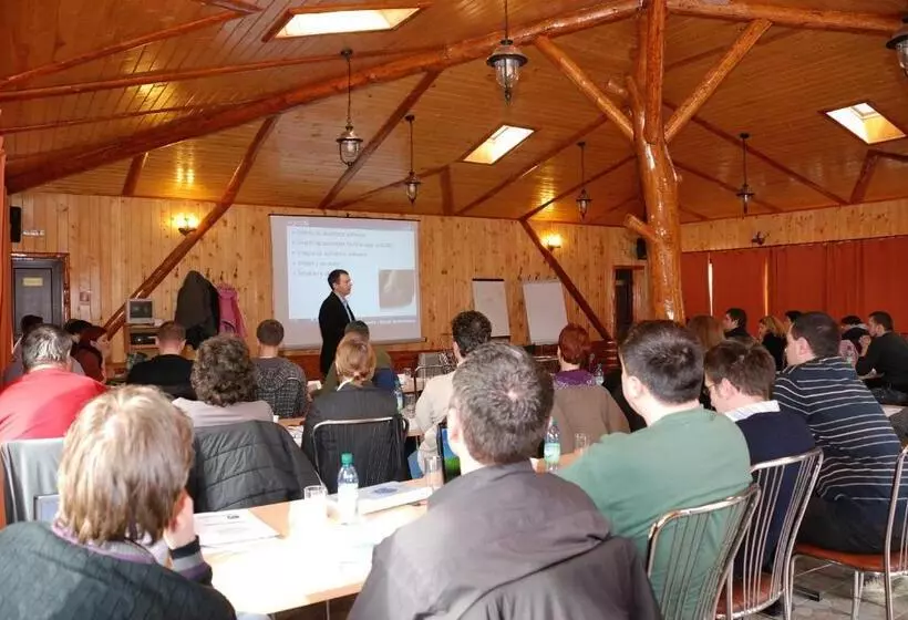 استراحتگاه Complex Pastravaria Albota