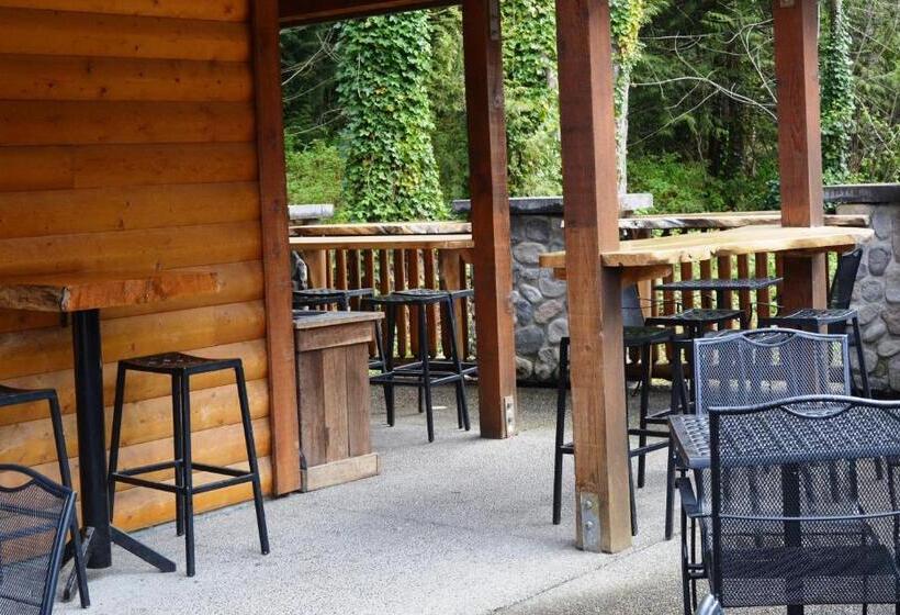 Hostel Sasquatch Inn