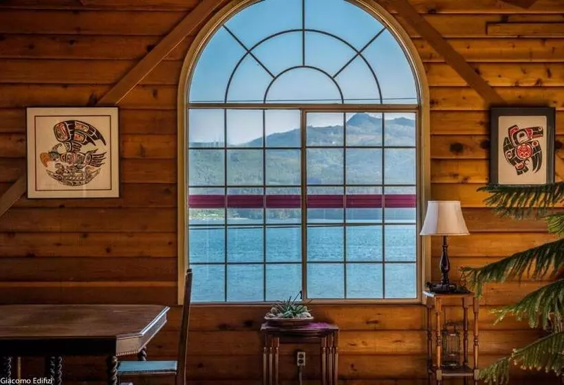 Aamiaismajoitus (B&B) Alert Bay Lodge
