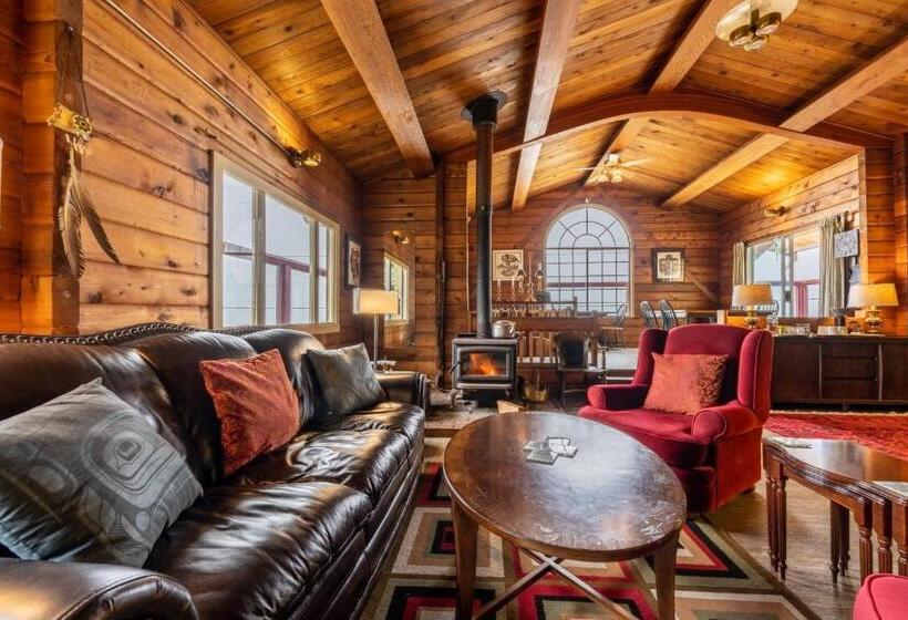 Bed and Breakfast Alert Bay Lodge