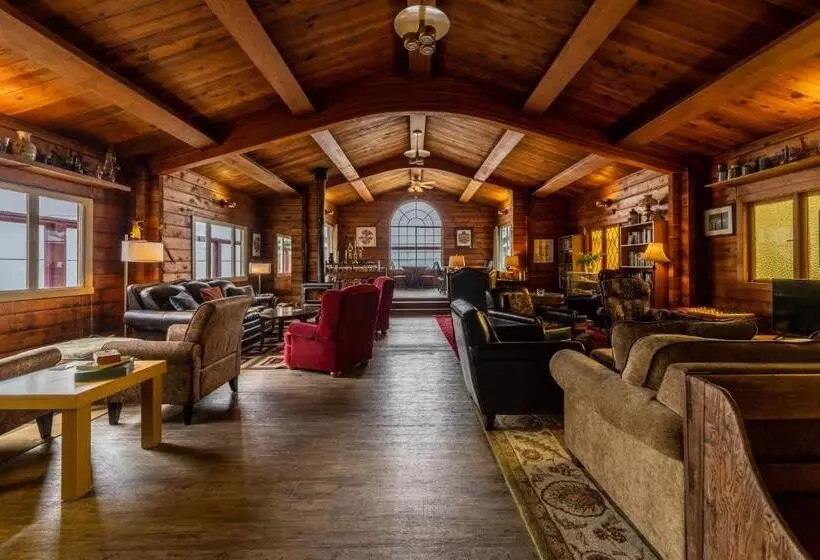 Aamiaismajoitus (B&B) Alert Bay Lodge