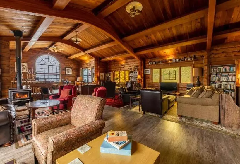 Aamiaismajoitus (B&B) Alert Bay Lodge