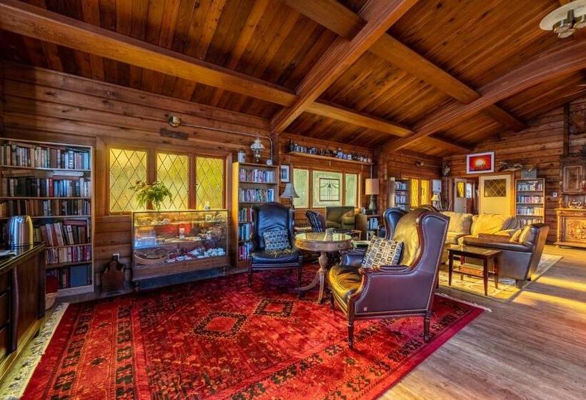 Bed and Breakfast Alert Bay Lodge