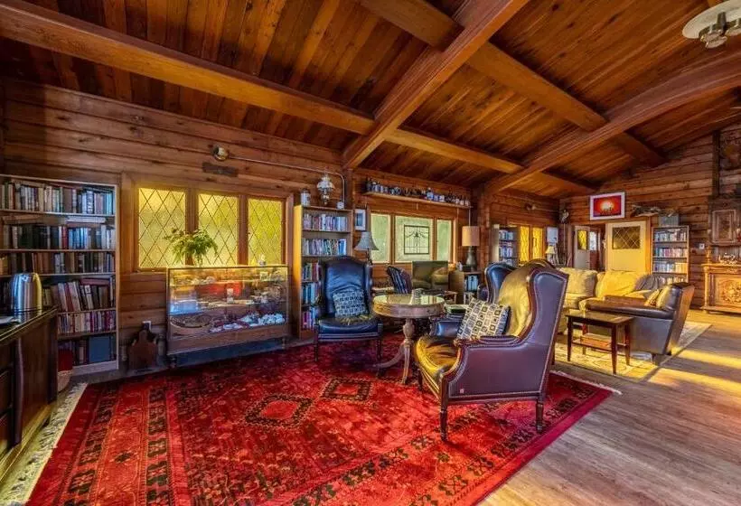 Aamiaismajoitus (B&B) Alert Bay Lodge