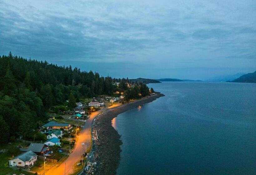 Bed and Breakfast Alert Bay Lodge