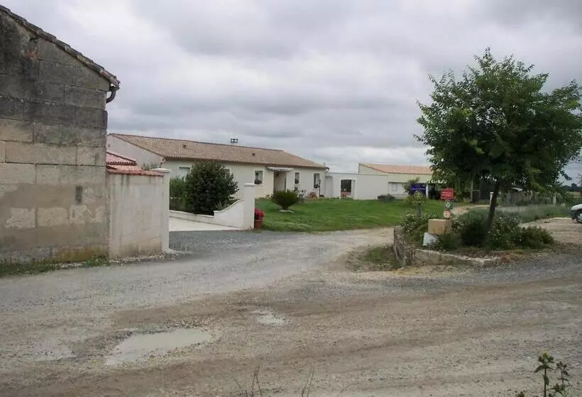 Aamiaismajoitus (B&B) Chambre D'hôtes Les Ormeaux