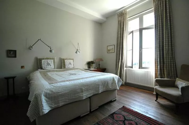 ベッドアンドブレックファースト Château Le Tour   Chambres D Hôtes