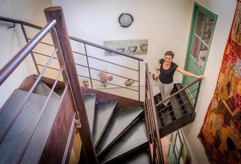 Aamiaismajoitus (B&B) Des Lits Sur La Place