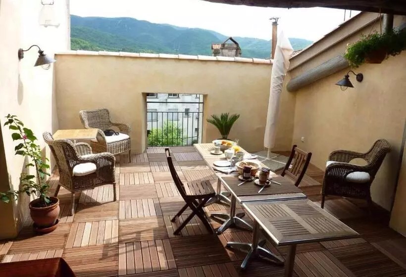 Aamiaismajoitus (B&B) Des Lits Sur La Place