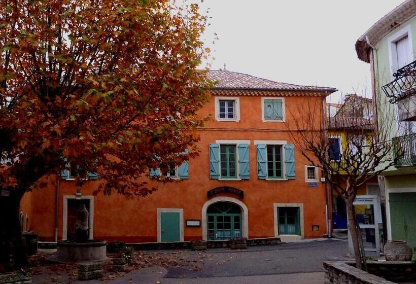 צימר Des Lits Sur La Place