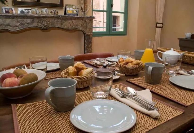 Aamiaismajoitus (B&B) Des Lits Sur La Place