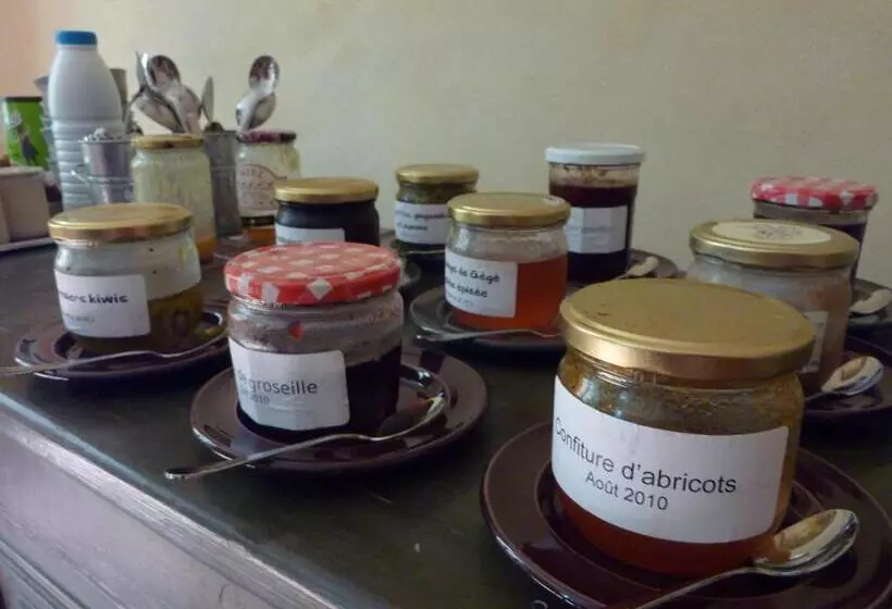 Aamiaismajoitus (B&B) Des Lits Sur La Place