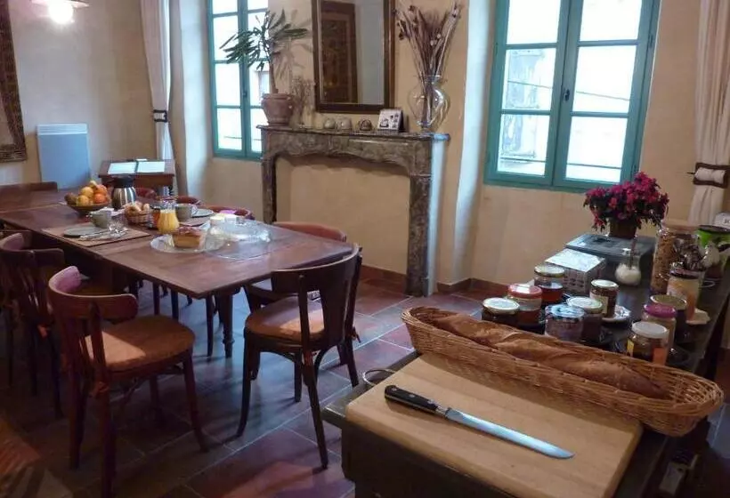 Aamiaismajoitus (B&B) Des Lits Sur La Place