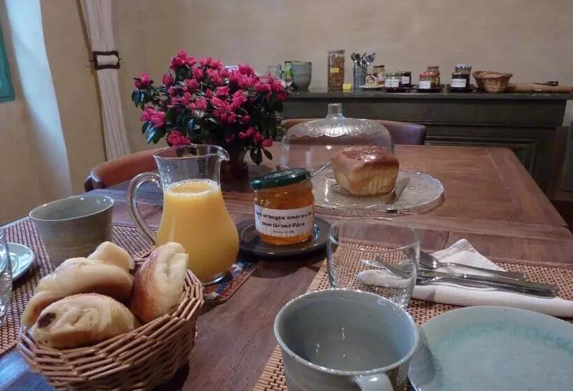 Aamiaismajoitus (B&B) Des Lits Sur La Place